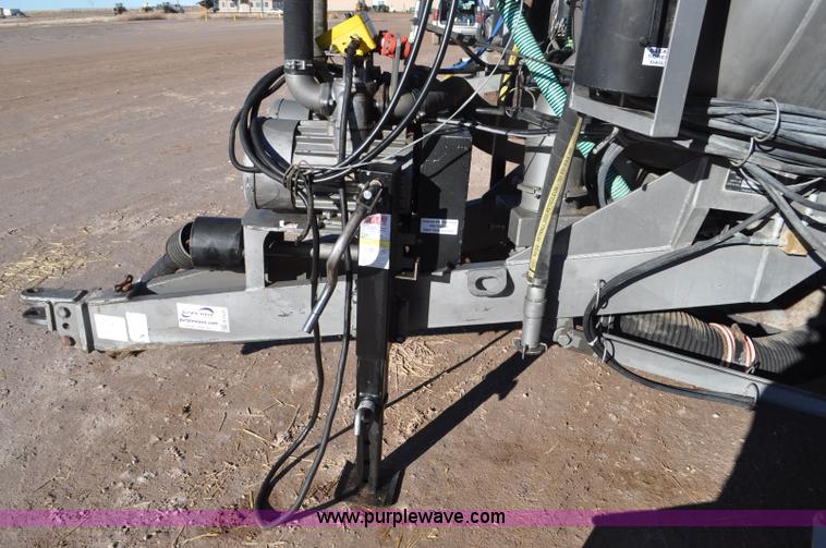 image for item G7121 2006 Loewen 3750 Honey-Vac honey wagon