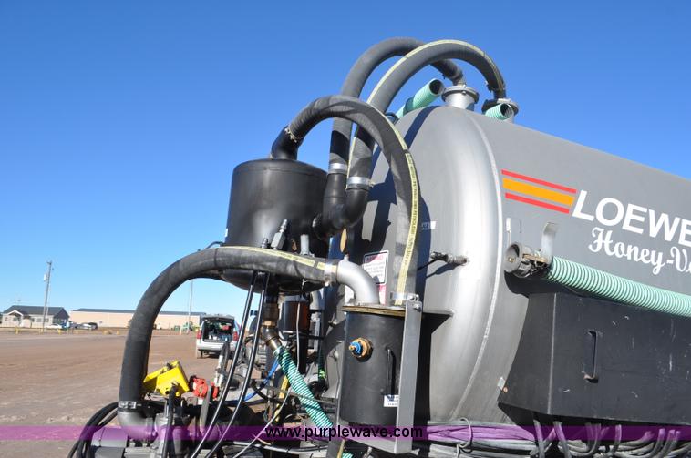 image for item G7121 2006 Loewen 3750 Honey-Vac honey wagon