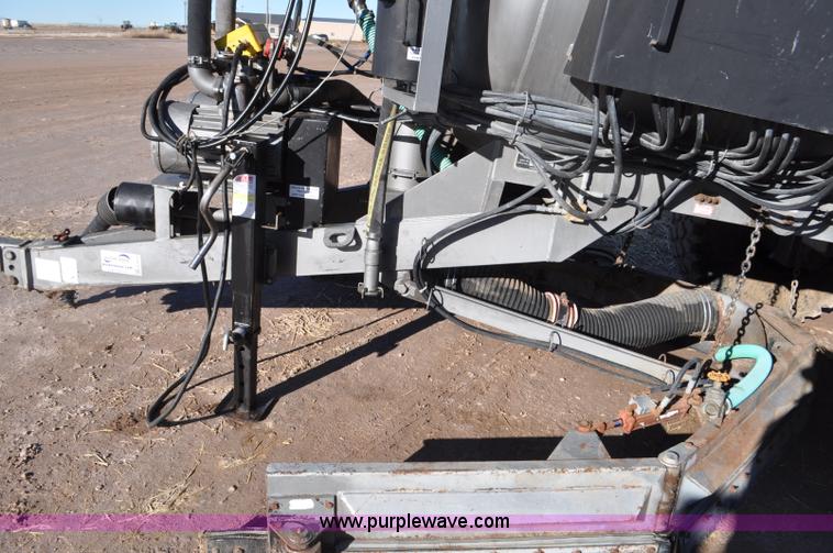 image for item G7121 2006 Loewen 3750 Honey-Vac honey wagon