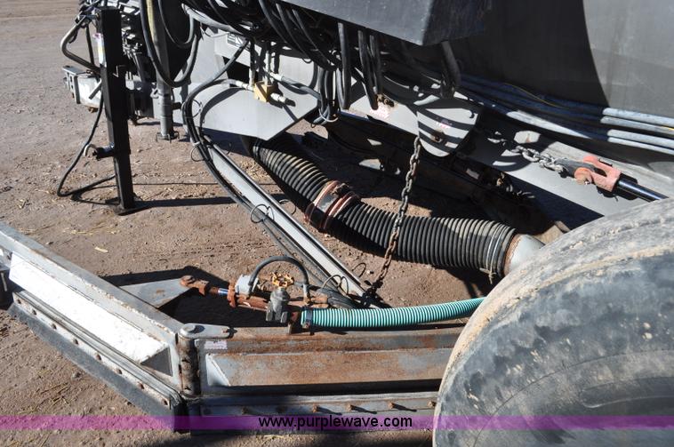 image for item G7121 2006 Loewen 3750 Honey-Vac honey wagon