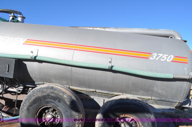 image for item G7121 2006 Loewen 3750 Honey-Vac honey wagon