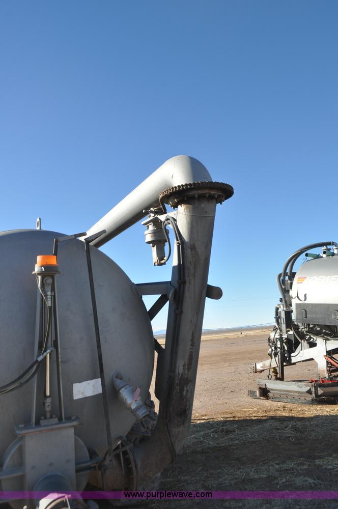 image for item G7121 2006 Loewen 3750 Honey-Vac honey wagon