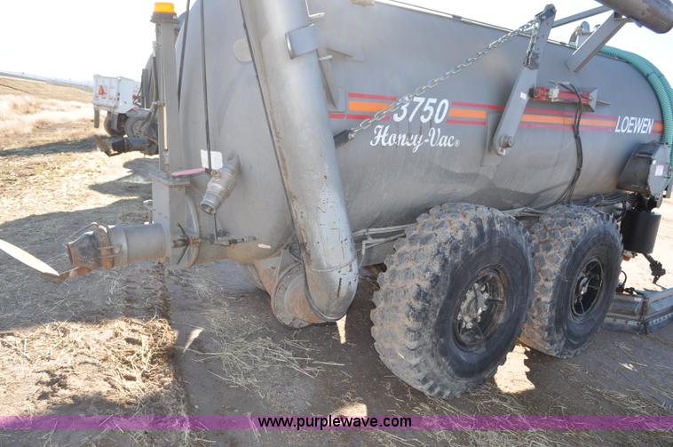 image for item G7121 2006 Loewen 3750 Honey-Vac honey wagon