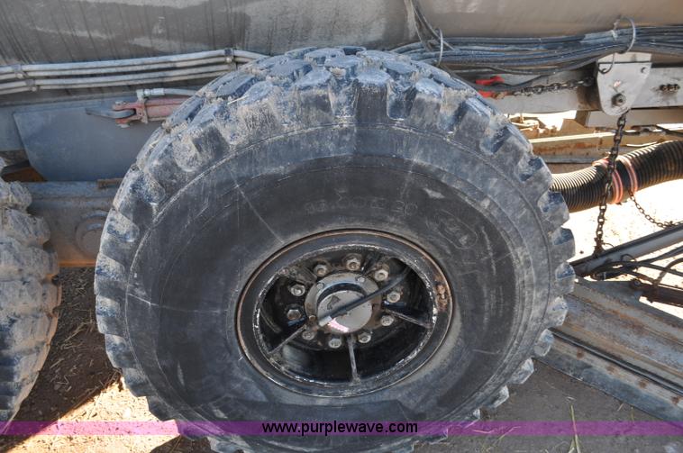 image for item G7121 2006 Loewen 3750 Honey-Vac honey wagon