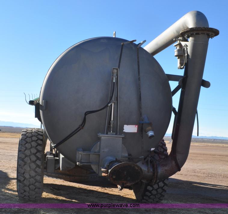 image for item G7122 2011 Loewen 5000 Honey-Vac honey wagon