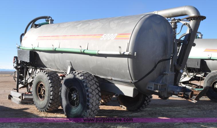 image for item G7122 2011 Loewen 5000 Honey-Vac honey wagon