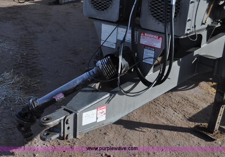 image for item G7122 2011 Loewen 5000 Honey-Vac honey wagon