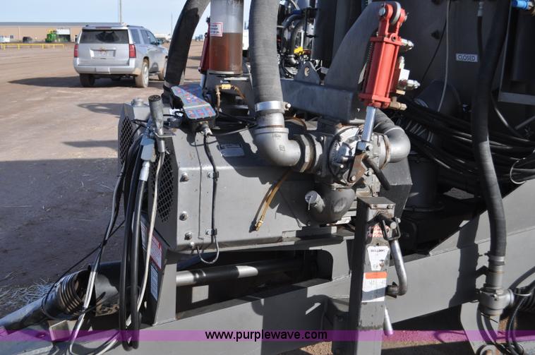 image for item G7122 2011 Loewen 5000 Honey-Vac honey wagon