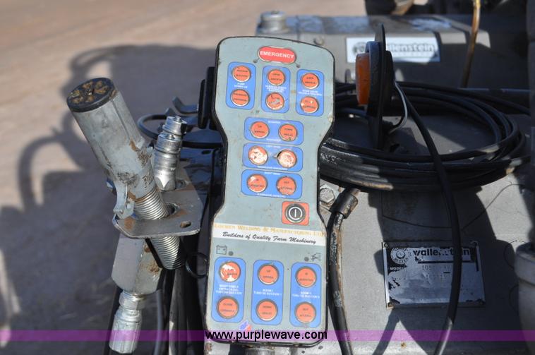 image for item G7122 2011 Loewen 5000 Honey-Vac honey wagon