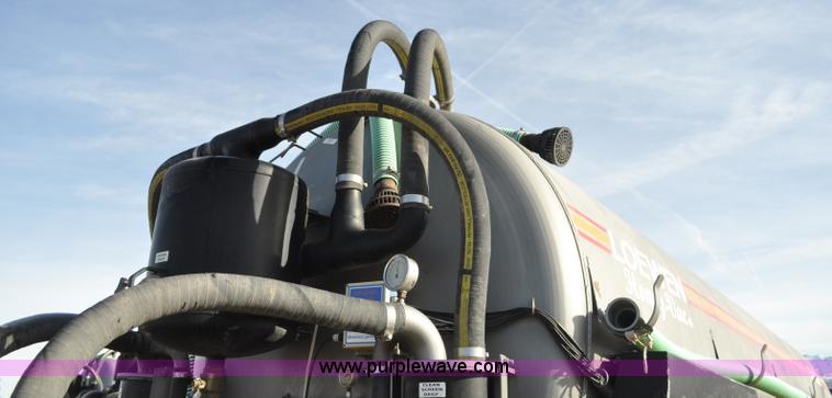 image for item G7122 2011 Loewen 5000 Honey-Vac honey wagon