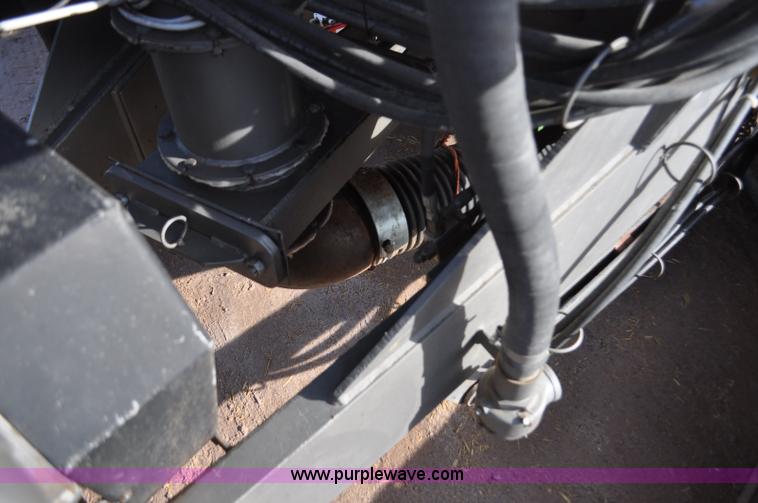 image for item G7122 2011 Loewen 5000 Honey-Vac honey wagon