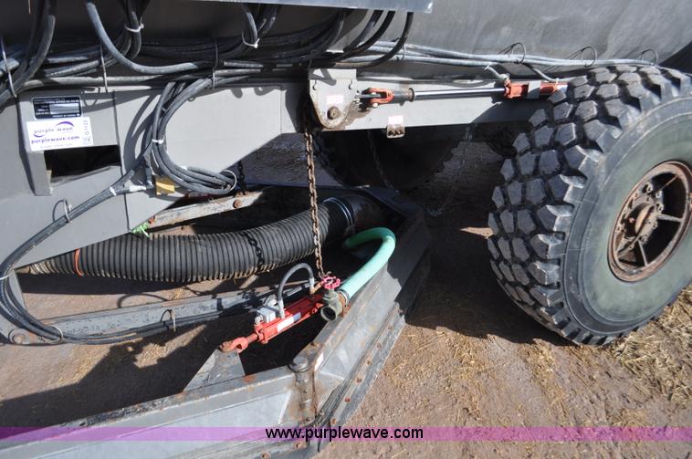 image for item G7122 2011 Loewen 5000 Honey-Vac honey wagon