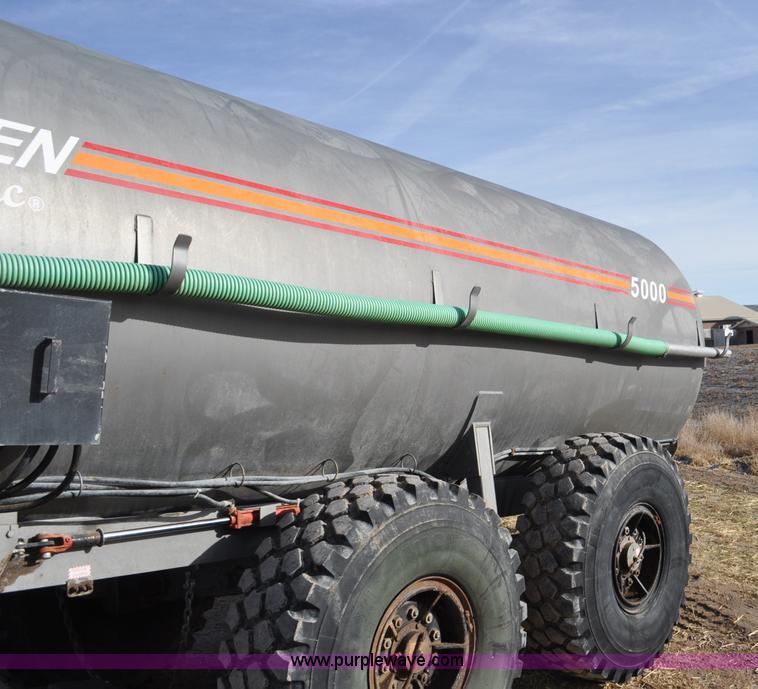 image for item G7122 2011 Loewen 5000 Honey-Vac honey wagon