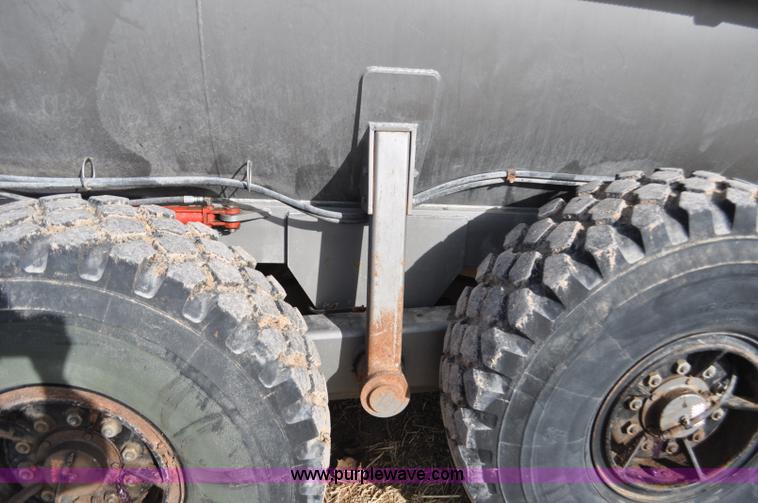 image for item G7122 2011 Loewen 5000 Honey-Vac honey wagon