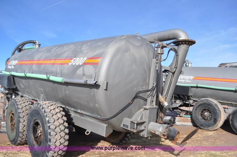 image for item G7122 2011 Loewen 5000 Honey-Vac honey wagon