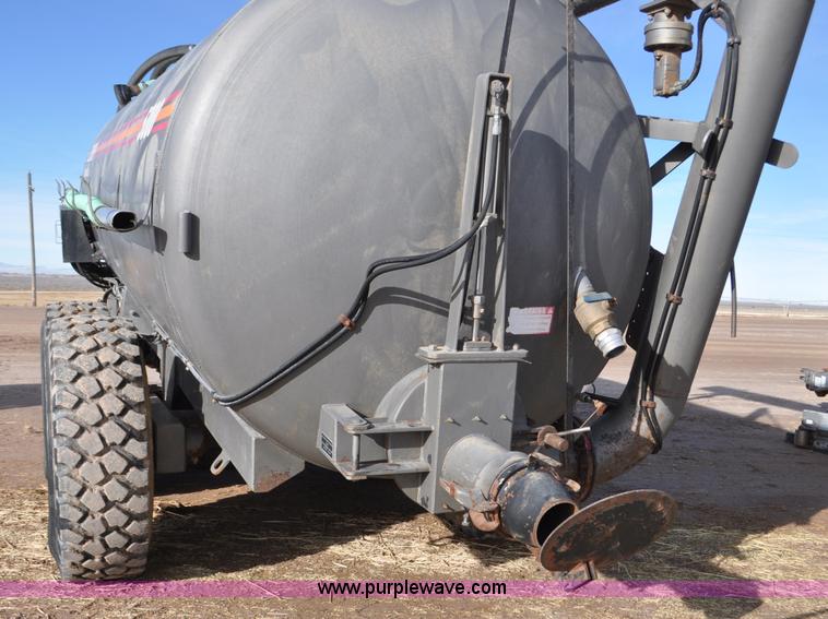 image for item G7122 2011 Loewen 5000 Honey-Vac honey wagon