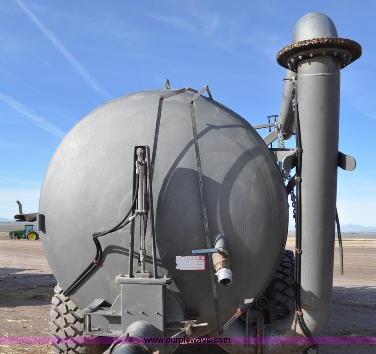 image for item G7122 2011 Loewen 5000 Honey-Vac honey wagon