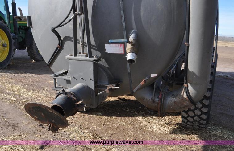 image for item G7122 2011 Loewen 5000 Honey-Vac honey wagon