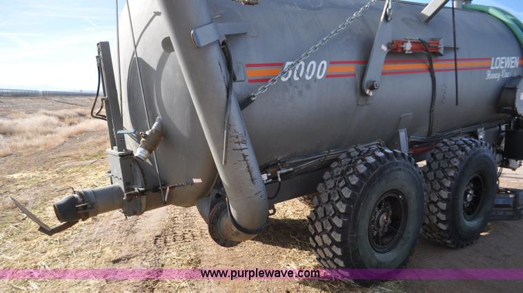 image for item G7122 2011 Loewen 5000 Honey-Vac honey wagon