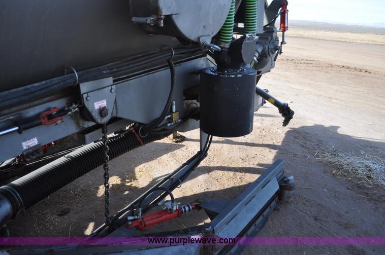 image for item G7122 2011 Loewen 5000 Honey-Vac honey wagon