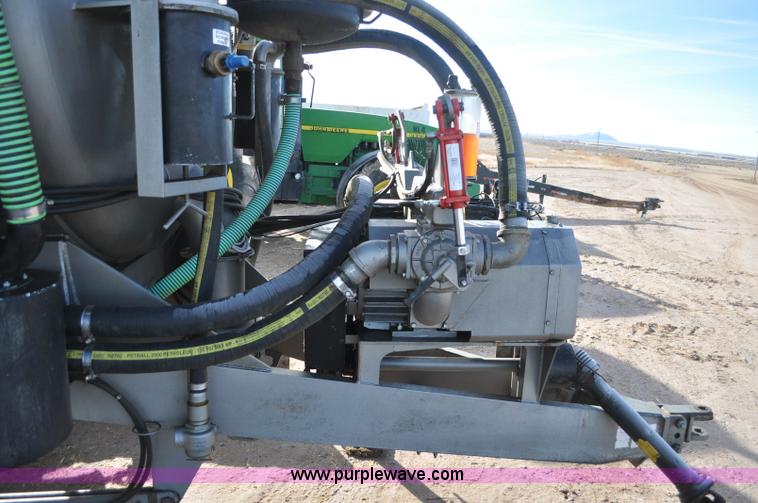 image for item G7122 2011 Loewen 5000 Honey-Vac honey wagon