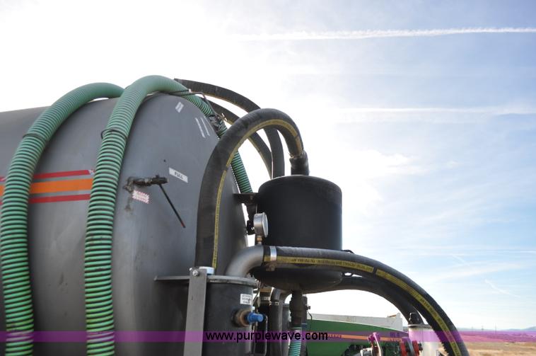 image for item G7122 2011 Loewen 5000 Honey-Vac honey wagon