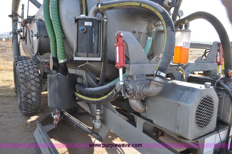 image for item G7122 2011 Loewen 5000 Honey-Vac honey wagon