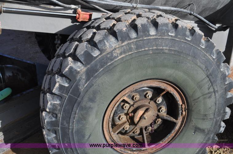 image for item G7122 2011 Loewen 5000 Honey-Vac honey wagon