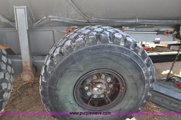 image for item G7122 2011 Loewen 5000 Honey-Vac honey wagon