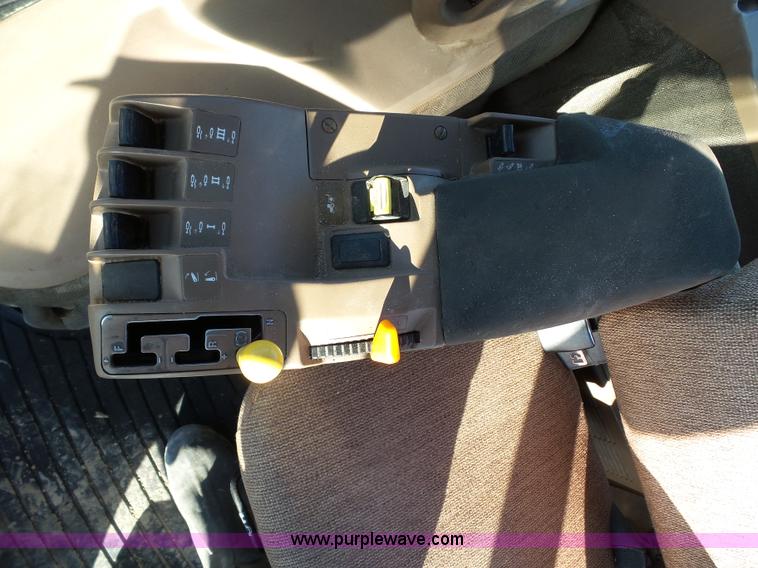 image for item G7123 1999 John Deere 8400 MFWD tractor