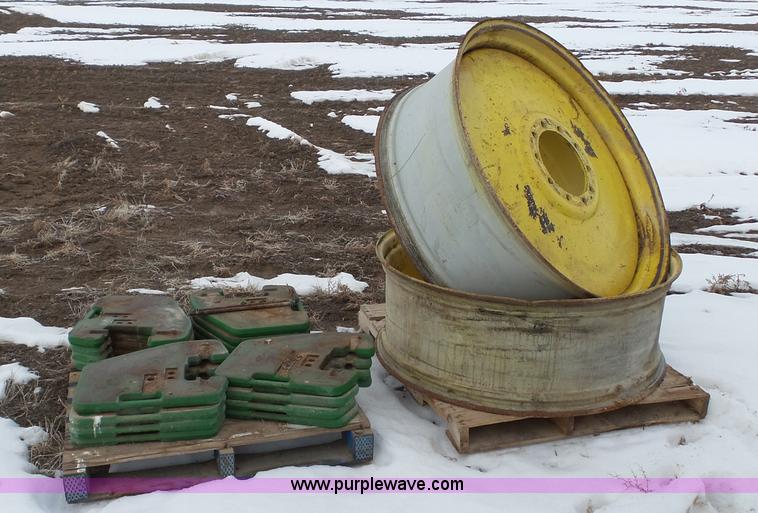 image for item G7123 1999 John Deere 8400 MFWD tractor