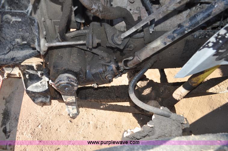 image for item G7126 1990 International 8100 semi truck