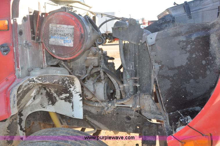 image for item G7126 1990 International 8100 semi truck