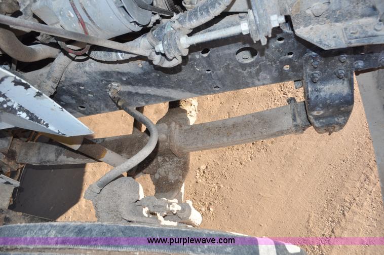 image for item G7126 1990 International 8100 semi truck