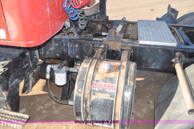 image for item G7126 1990 International 8100 semi truck