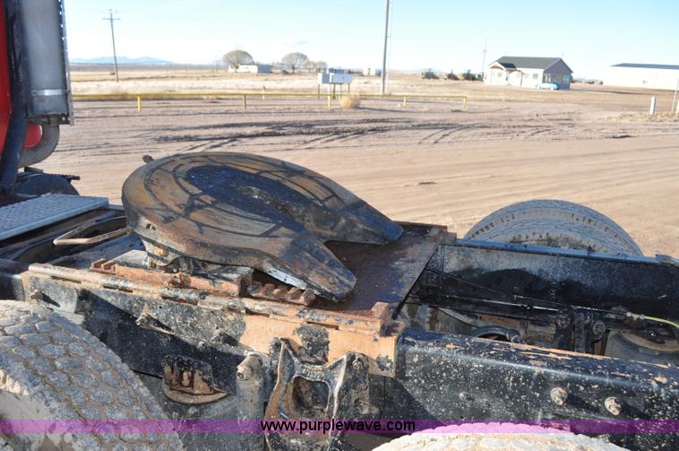 image for item G7126 1990 International 8100 semi truck