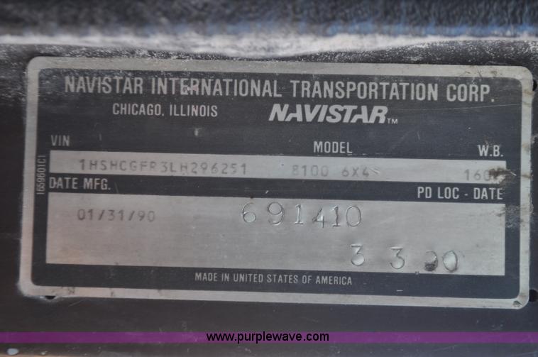 image for item G7126 1990 International 8100 semi truck