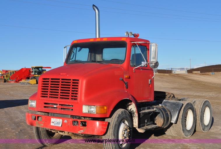 image for item G7127 1991 International 8100 semi truck