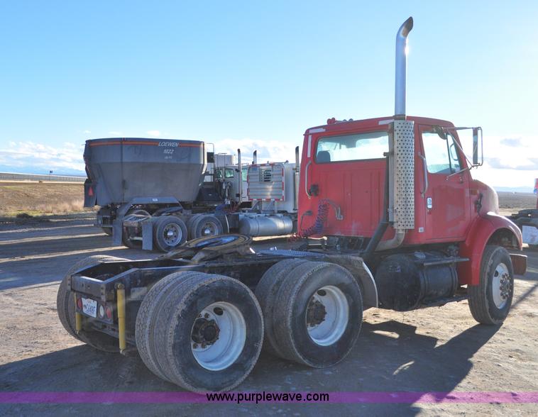 image for item G7127 1991 International 8100 semi truck
