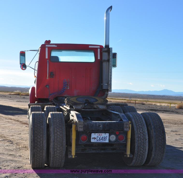 image for item G7127 1991 International 8100 semi truck