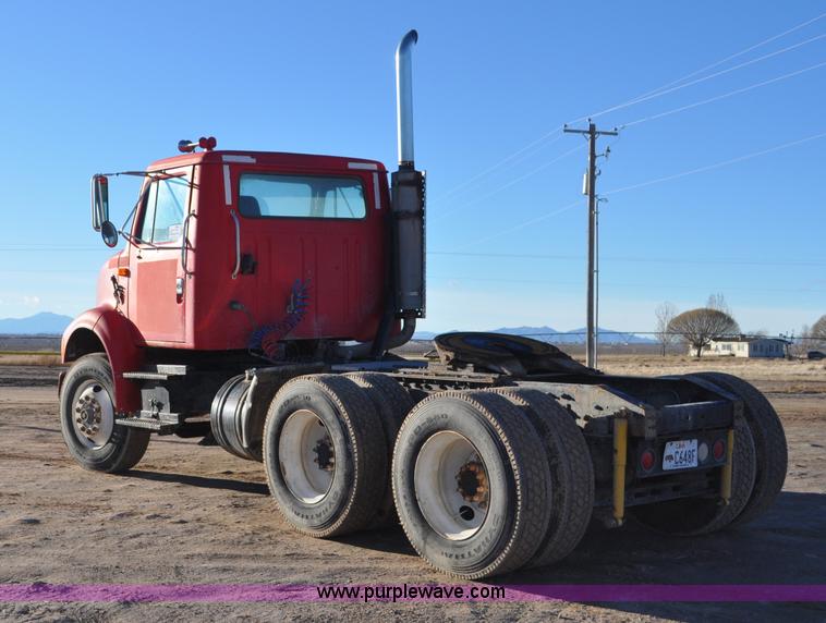 image for item G7127 1991 International 8100 semi truck