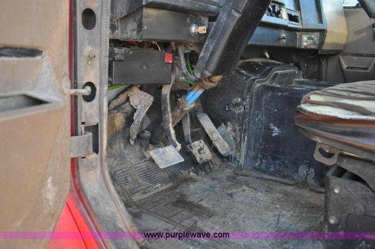 image for item G7127 1991 International 8100 semi truck