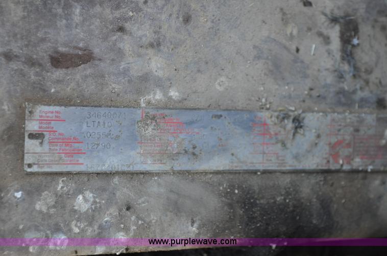 image for item G7127 1991 International 8100 semi truck