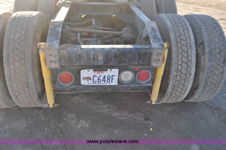 image for item G7127 1991 International 8100 semi truck