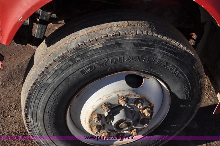 image for item G7127 1991 International 8100 semi truck