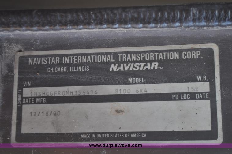 image for item G7127 1991 International 8100 semi truck