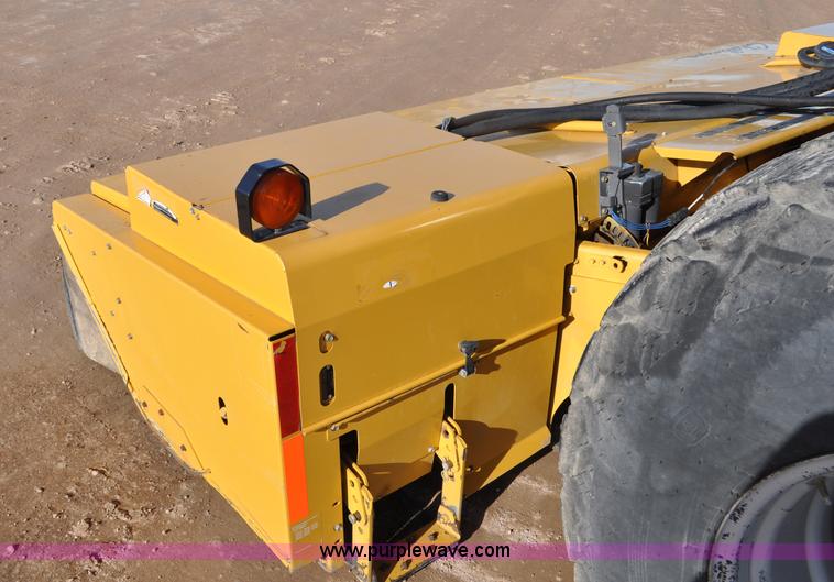 image for item G7128 2008 Challenger SP185C self-propelled swather