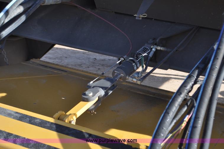 image for item G7128 2008 Challenger SP185C self-propelled swather