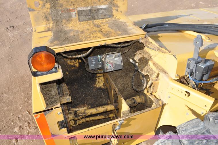 image for item G7128 2008 Challenger SP185C self-propelled swather