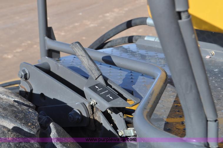 image for item G7128 2008 Challenger SP185C self-propelled swather